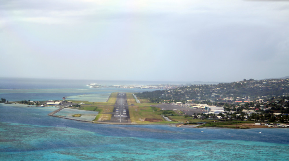 Přistávací dráha letietiště na Tahiti